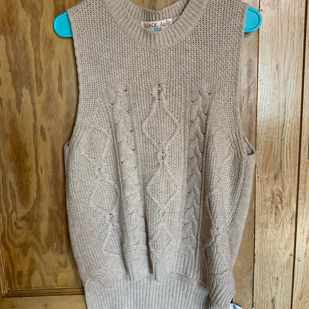 Sweater vest